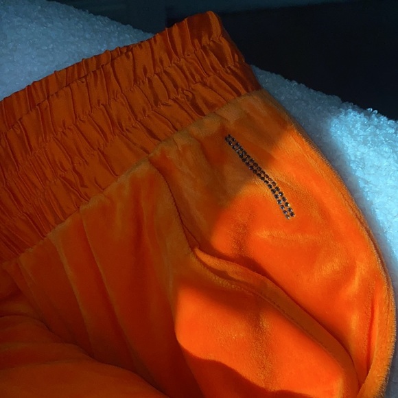 🌈✨3xHP✨🌈 𝗡𝗪𝗧 𝗘𝘀𝗰𝗮𝗱𝗮 𝗦𝗽𝗼𝗿𝘁 •  Velour Pants - Picture 13 of 16